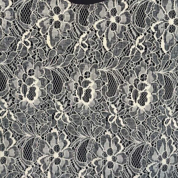 Simply Vera Vera Wang Gray Lace Front Boxy Tank Top NEVER WORN - Picture 3 of 9